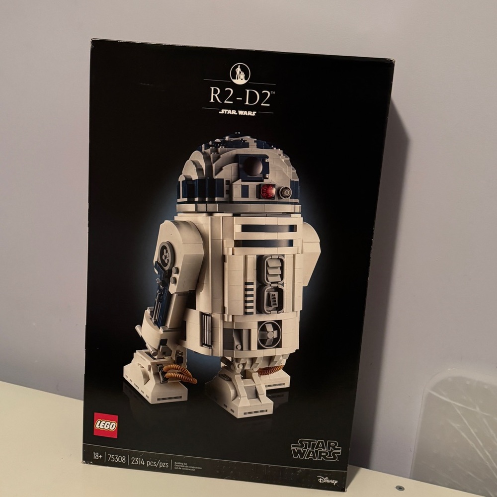 LEGO Star Wars R2-D2 Set - White, Blue, and Gray